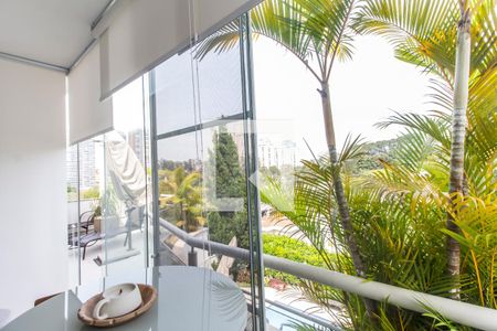 Casa de condomínio à venda com 530m², 4 quartos e 6 vagasVaranda