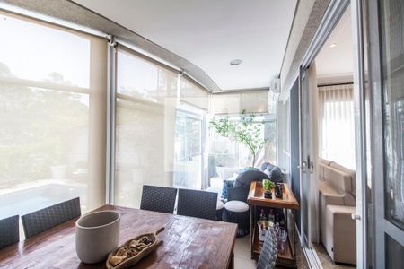 Casa de condomínio à venda com 530m², 4 quartos e 6 vagasVaranda gourmet