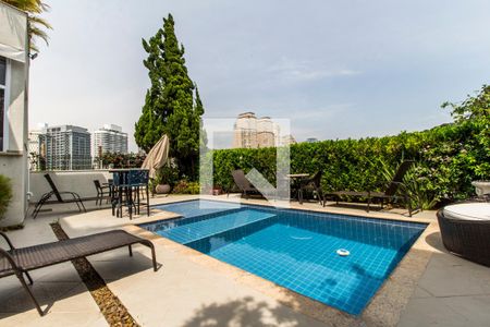 Casa de condomínio à venda com 530m², 4 quartos e 6 vagasPiscina