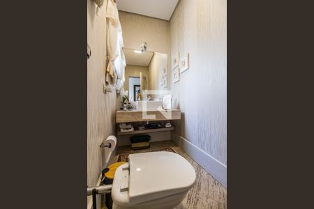 Casa de condomínio à venda com 530m², 4 quartos e 6 vagasLavabo