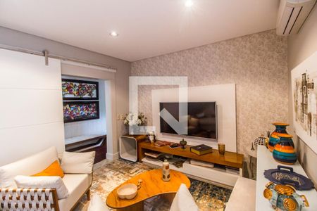 Casa de condomínio à venda com 530m², 4 quartos e 6 vagasSala de TV