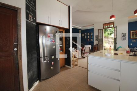 Casa de condomínio à venda com 400m², 4 quartos e 5 vagasCozinha 