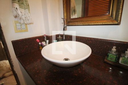 Casa de condomínio à venda com 400m², 4 quartos e 5 vagasBanheiro Social