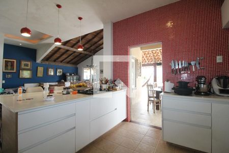 Casa de condomínio à venda com 400m², 4 quartos e 5 vagasCozinha 