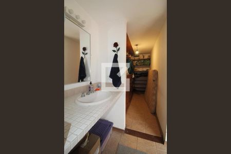 Casa de condomínio à venda com 400m², 4 quartos e 5 vagasBanheiro da Suíte 2