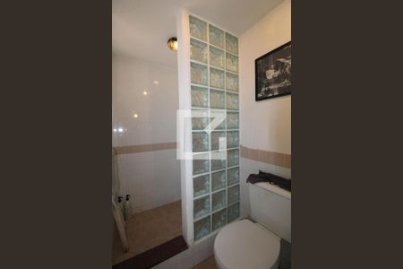 Casa de condomínio à venda com 400m², 4 quartos e 5 vagasBanheiro da Suíte 2