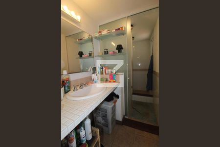 Casa de condomínio à venda com 400m², 4 quartos e 5 vagasBanheiro da Suíte 1