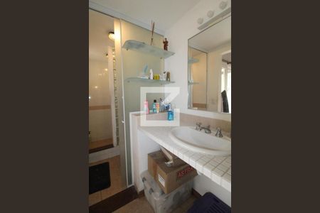 Casa de condomínio à venda com 400m², 4 quartos e 5 vagasBanheiro da Suíte 2