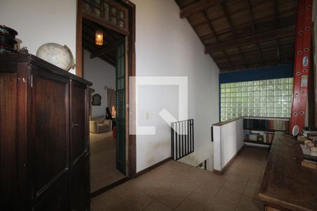 Casa de condomínio à venda com 400m², 4 quartos e 5 vagasCorredor