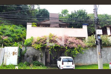 Casa de condomínio à venda com 400m², 4 quartos e 5 vagasFachada