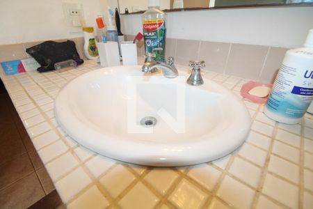 Casa de condomínio à venda com 400m², 4 quartos e 5 vagasBanheiro da Suíte 1