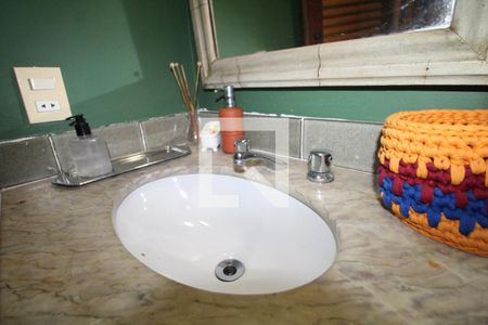 Casa de condomínio à venda com 400m², 4 quartos e 5 vagasEspaço de Hóspedes -Banheiro