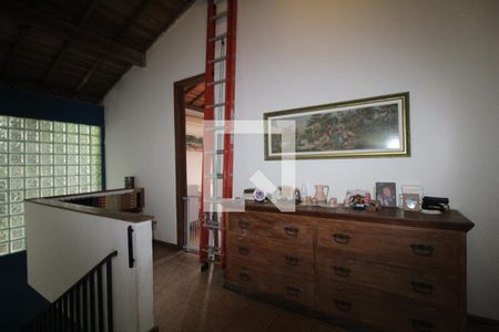 Casa de condomínio à venda com 400m², 4 quartos e 5 vagasCorredor