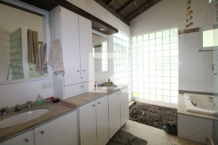 Casa de condomínio à venda com 400m², 4 quartos e 5 vagasBanheiro da Suíte 3