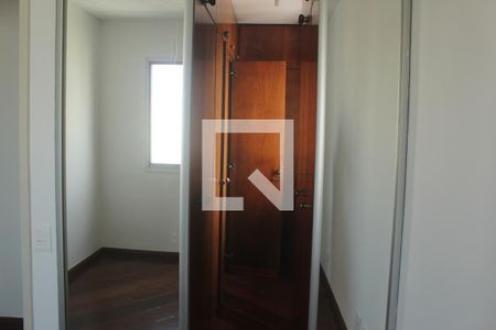 Apartamento à venda com 130m², 3 quartos e 2 vagasCloset da suíte 1