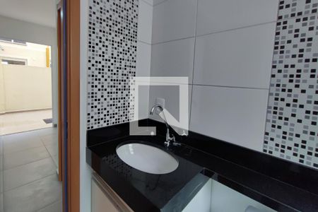 Banheiro de apartamento para alugar com 2 quartos, 48m² em Jardim Esmeraldina, Campinas