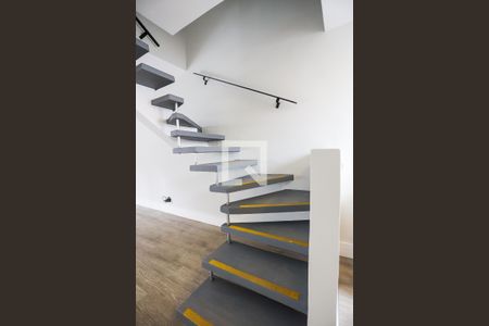 Casa para alugar com 110m², 3 quartos e 2 vagasEscada