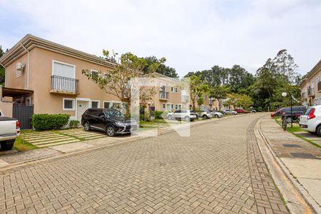 Casa para alugar com 110m², 3 quartos e 2 vagasFachada da casa e rua do condomínio