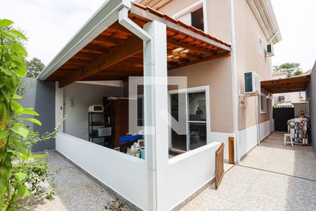 Casa para alugar com 110m², 3 quartos e 2 vagasÁrea externa - vista dos fundos