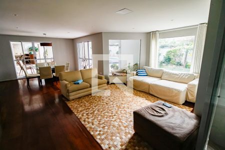 Sala de casa para alugar com 4 quartos, 400m² em Vila Sônia, São Paulo