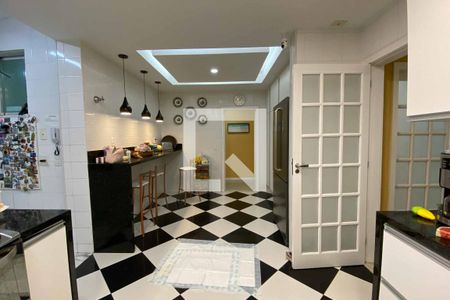 Apartamento à venda com 360m², 4 quartos e 2 vagas Apartamento à venda com 360m², 4 quartos e 2 vagasCozinha