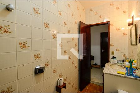 Casa à venda com 196m², 3 quartos e 3 vagas Casa à venda com 196m², 3 quartos e 3 vagasBanheiro Social