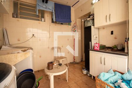 Casa à venda com 198m², 5 quartos e 1 vagaÁrea de Serviço 1° andar