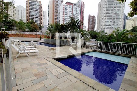 Apartamento à venda com 122m², 3 quartos e 2 vagas Apartamento à venda com 122m², 3 quartos e 2 vagasÁrea comum - Piscina