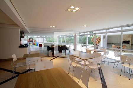 Apartamento à venda com 122m², 3 quartos e 2 vagas Apartamento à venda com 122m², 3 quartos e 2 vagasÁrea comum - Salão de festas