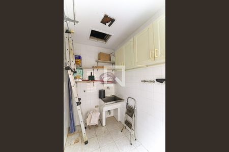 Casa à venda com 220m², 3 quartos e 2 vagas Casa à venda com 220m², 3 quartos e 2 vagasÁrea de Serviço