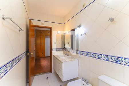 Casa à venda com 220m², 3 quartos e 2 vagas Casa à venda com 220m², 3 quartos e 2 vagasBanheiro da Suíte