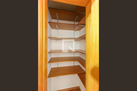 Casa à venda com 220m², 3 quartos e 2 vagas Casa à venda com 220m², 3 quartos e 2 vagasCloset da suíte