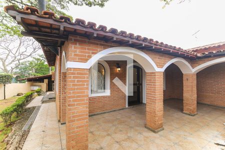 Casa à venda com 220m², 3 quartos e 2 vagas Casa à venda com 220m², 3 quartos e 2 vagasÁrea externa