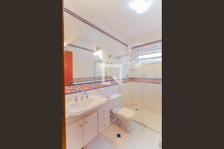 Casa à venda com 220m², 3 quartos e 2 vagas Casa à venda com 220m², 3 quartos e 2 vagasBanheiro Social