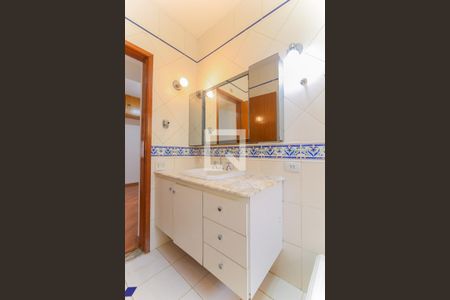 Casa à venda com 220m², 3 quartos e 2 vagas Casa à venda com 220m², 3 quartos e 2 vagasBanheiro da Suíte