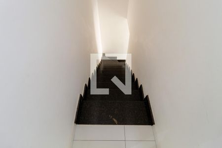 Casa de condomínio à venda com 150m², 2 quartos e 2 vagasEscada