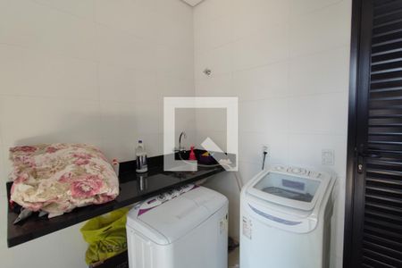 Casa de condomínio à venda com 250m², 3 quartos e 4 vagasÁrea de Serviço