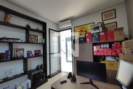 Casa de condomínio à venda com 250m², 3 quartos e 4 vagasEscritório