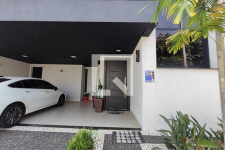 Casa de condomínio à venda com 250m², 3 quartos e 4 vagasPLACA INSTALADA NA FACHADA