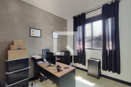 Casa de condomínio à venda com 250m², 3 quartos e 4 vagasEscritório