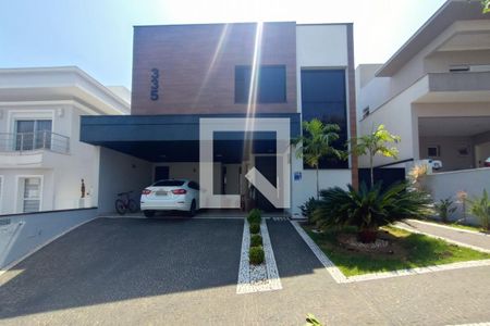 Casa de condomínio à venda com 250m², 3 quartos e 4 vagasFachada