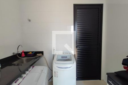 Casa de condomínio à venda com 250m², 3 quartos e 4 vagasÁrea de Serviço