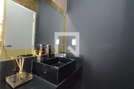 Casa de condomínio à venda com 250m², 3 quartos e 4 vagasLavabo