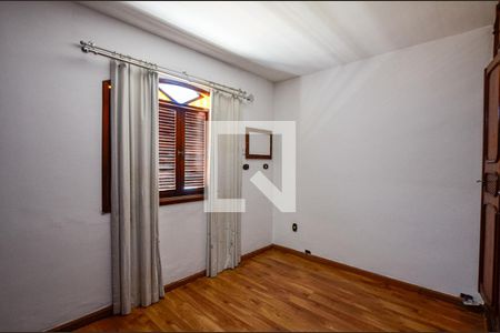 Casa à venda com 240m², 4 quartos e 2 vagasSuite