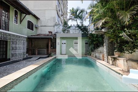 Casa à venda com 240m², 4 quartos e 2 vagasÁrea externa