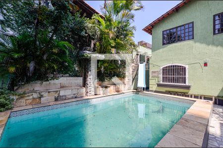 Casa à venda com 240m², 4 quartos e 2 vagasÁrea externa