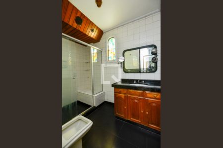 Casa à venda com 240m², 4 quartos e 2 vagasBanheiro da Suíte