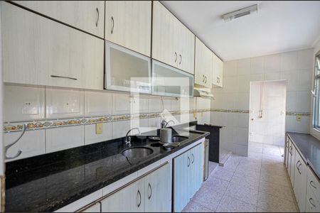 Casa à venda com 240m², 4 quartos e 2 vagasCozinha