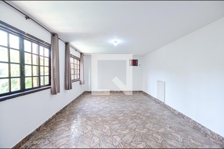 Casa à venda com 240m², 4 quartos e 2 vagasÁrea externa