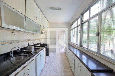 Casa à venda com 240m², 4 quartos e 2 vagasCozinha